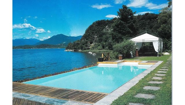 villas with housekeeping in italy